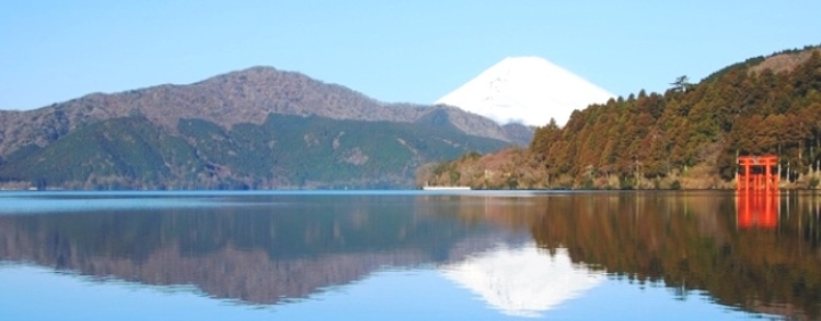 箱根・芦ノ湖から望む富士山（神奈川県）
