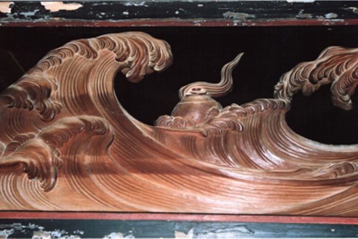 波の伊八の傑作「波に宝珠」