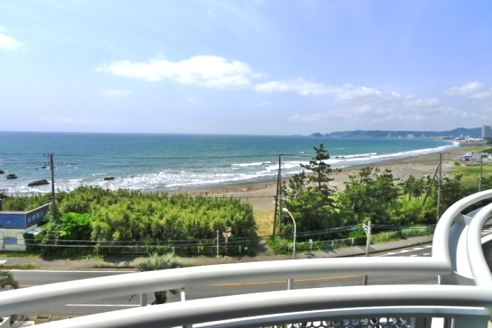 リゾートマンションからの海岸眺望