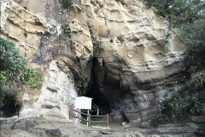 守谷海岸にある洞窟の入口